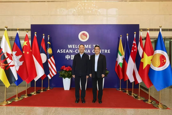 专家王世春拜访中国东盟中心秘书长史忠俊.jpg