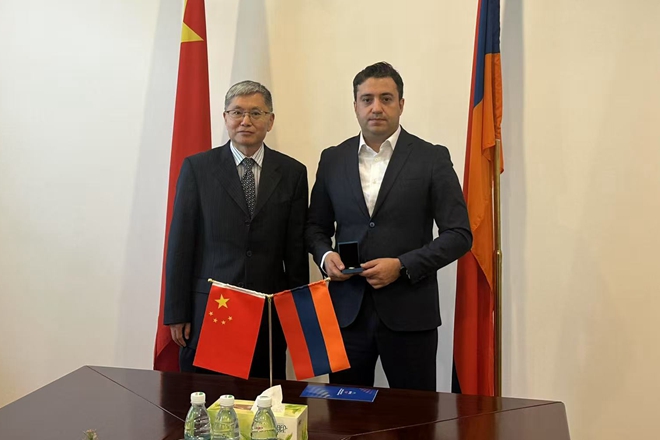 路兰平副秘书长走访亚美尼亚驻华使馆.jpg